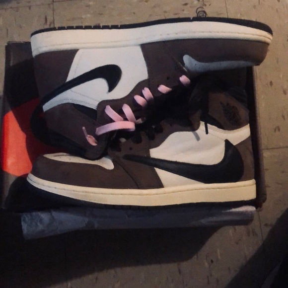 Travis Scott Jordan 1 - Picture 2 of 2